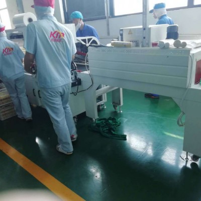 挂面面条封切收缩包装机 低压电器自动套膜收缩机 家电塑封打包机图3