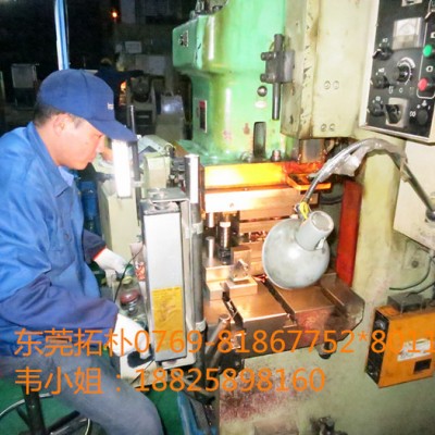 拓朴FA136 小型模内攻牙机在低压电器中的应用  多轴模内攻丝机图2