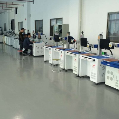 塑胶五金移动电源激光打码机/广州天河区充电器光纤激光打标机图5