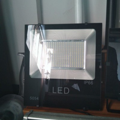 星语德JW-8840(20W) 黑金刚太阳能投光灯图1