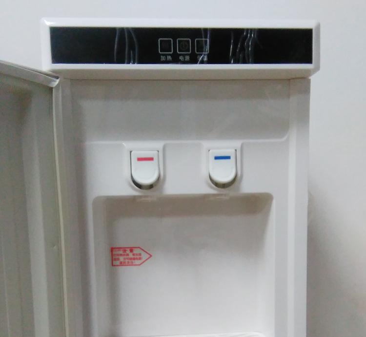 管线饮水机里面